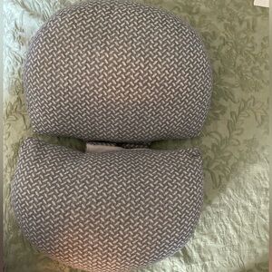 Momcozy pregnancy pillow bub portable style